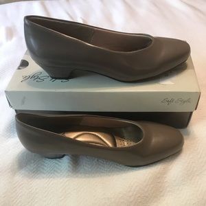 Ladies Angel II Pumps by Soft Style Sz 7W Shoes
